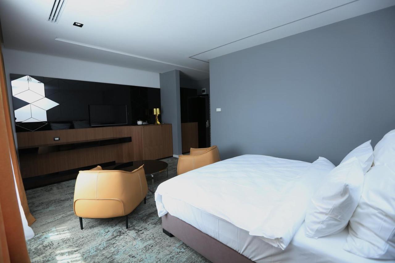 Valentino Rooms Focşani Extérieur photo